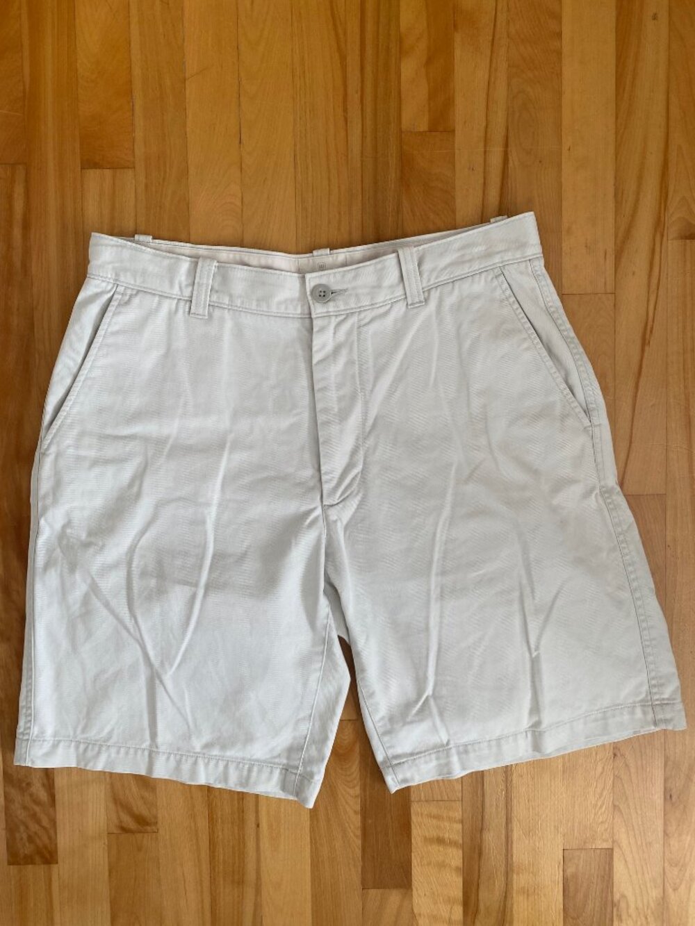 Men Gap Khakis Relaxed Fit Beige Short 100% Cotton Waist 33 Fit Women Medium